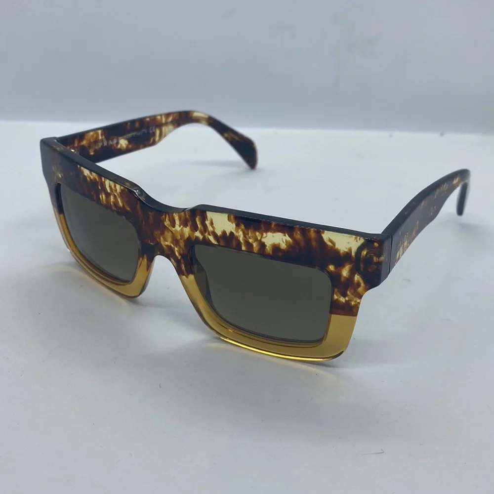 PRADA - Picture 2 of 8